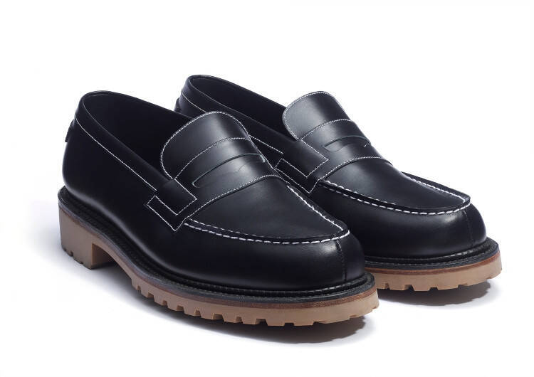 J.M. ウエストンと仏発ユニフォームによるコラボ第二弾、シグニチャーローファーとキーリング を限定受注販売