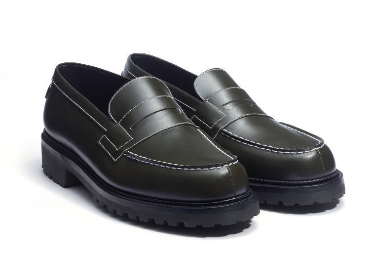 J.M. ウエストンと仏発ユニフォームによるコラボ第二弾、シグニチャーローファーとキーリング を限定受注販売