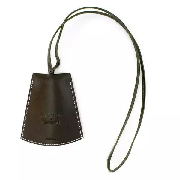 「J.M. ウエストンと仏発ユニフォームによるコラボ第二弾、シグニチャーローファーとキーリング を限定受注販売」の画像