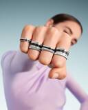 「ジェンダーレスなデザインが魅力のブシュロン「キャトル ブラック」に新作が登場」の画像1