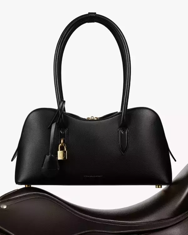 「ステラ マッカートニーから新たなアイコンバッグ「ステラ ライダー」が登場」の画像