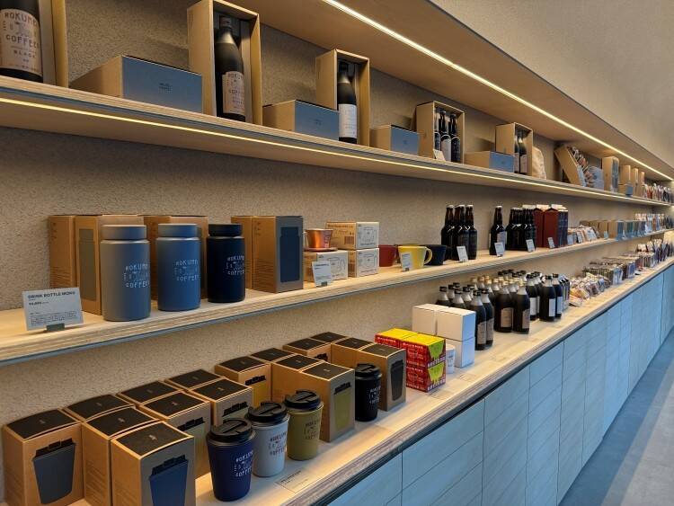 奈良発スペシャルティコーヒー〈ロクメイコーヒー〉、渋谷スクランブルスクエアに新店舗オープン。都市のリズムを映す限定ブレンドも登場