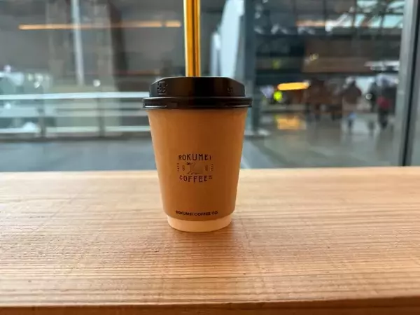 「奈良発スペシャルティコーヒー〈ロクメイコーヒー〉、渋谷スクランブルスクエアに新店舗オープン。都市のリズムを映す限定ブレンドも登場」の画像