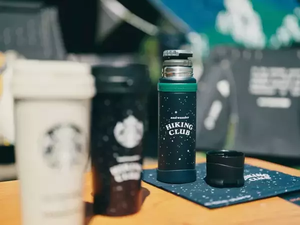 スターバックス × and wander、初のコラボレーション──コーヒーを片手に、“いつもの道”から少し外へ