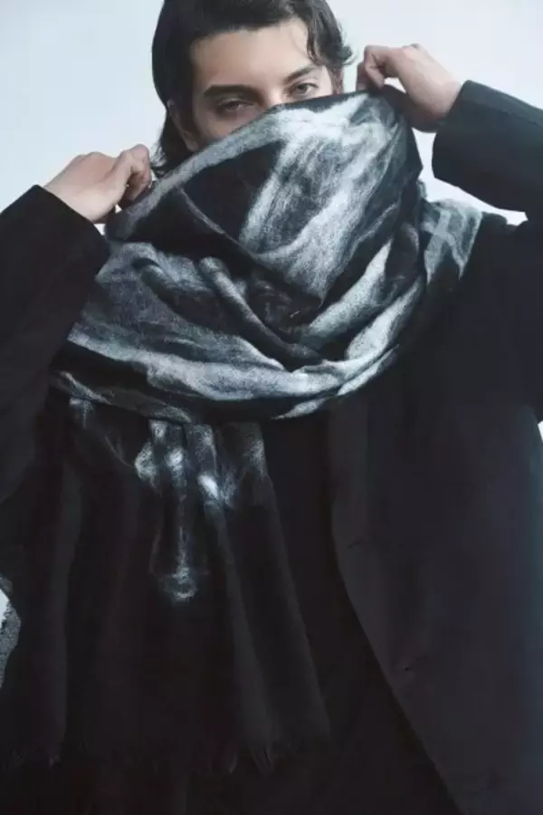 素材と造形の対話──discord Yohji Yamamoto 2025-26年秋冬コレクション