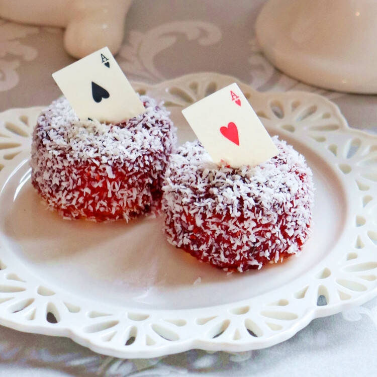 日本橋三越本店で「三越英国展」を3週に渡り開催。場の味を再現した英国菓子やフードや可愛い雑貨が大集合