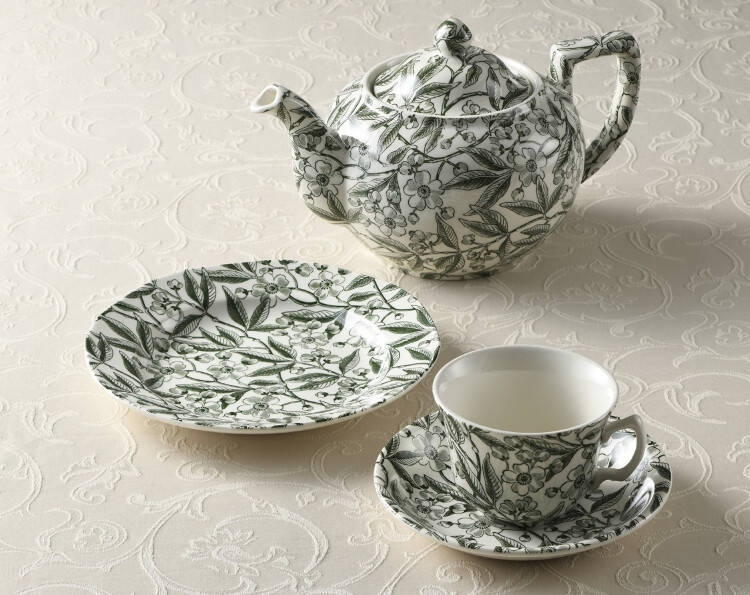 日本橋三越本店で「三越英国展」を3週に渡り開催。場の味を再現した英国菓子やフードや可愛い雑貨が大集合