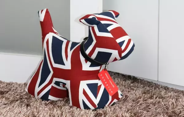 「日本橋三越本店で「三越英国展」を3週に渡り開催。場の味を再現した英国菓子やフードや可愛い雑貨が大集合」の画像