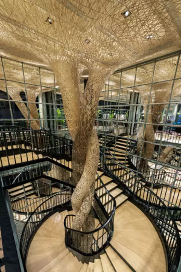 「グッチ並木が一周年。バンブーをテーマに四代田辺竹雲斎氏によるインスタレーションがスタート」の画像