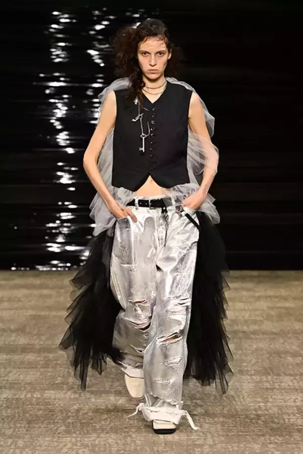 「kolor 2026年秋冬コレクション  灯台守の孤独と海の記憶──時間を横断する衣服」の画像