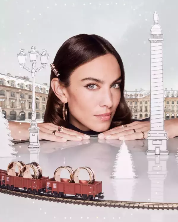 「ブシュロンのホリデーキャンペーンがスタート。ローラやアレクサ・チャンらがフェスティブな季節を華やかに彩る」の画像