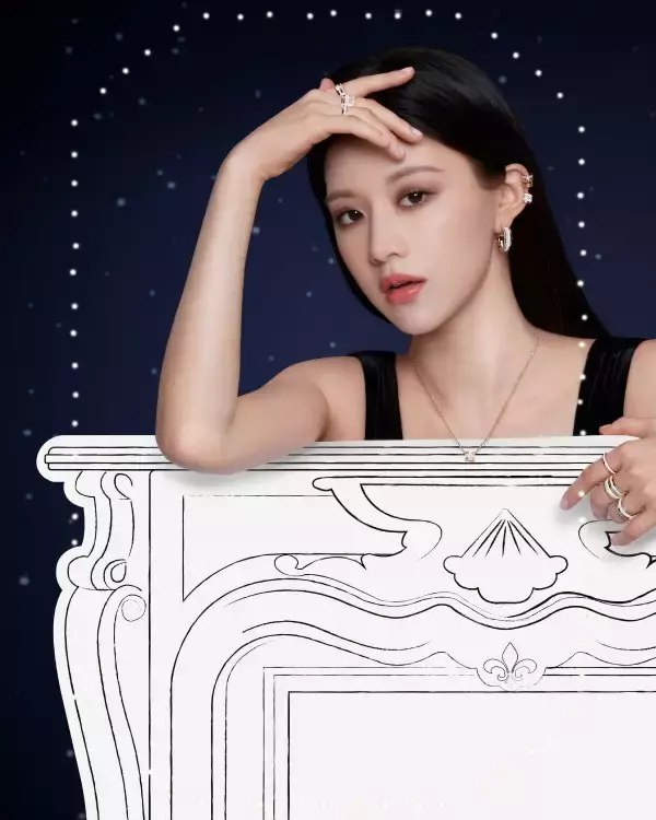 「ブシュロンのホリデーキャンペーンがスタート。ローラやアレクサ・チャンらがフェスティブな季節を華やかに彩る」の画像