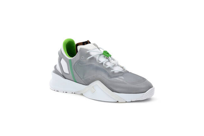 フェンディのアイコンスニーカー「フェンディ フロー」に新色が登場