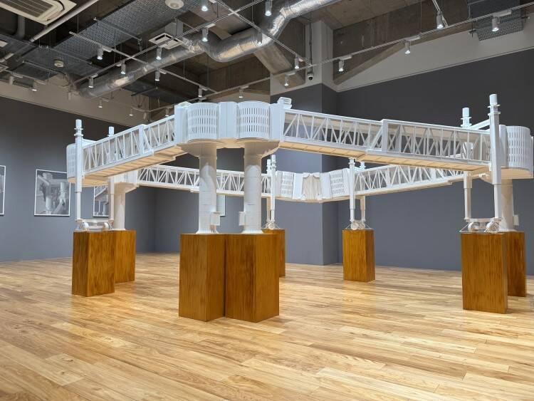 建築を遠くに投げるということ——「波板と珊瑚礁」が示す、思考としての建築