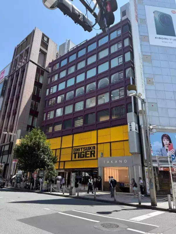 「オニツカタイガー、世界最大の旗艦店を新宿に──“売る場所”から“ブランドと出会う場所”へ」の画像