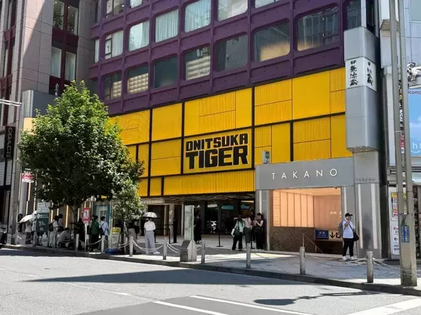 「オニツカタイガー、世界最大の旗艦店を新宿に──“売る場所”から“ブランドと出会う場所”へ」の画像