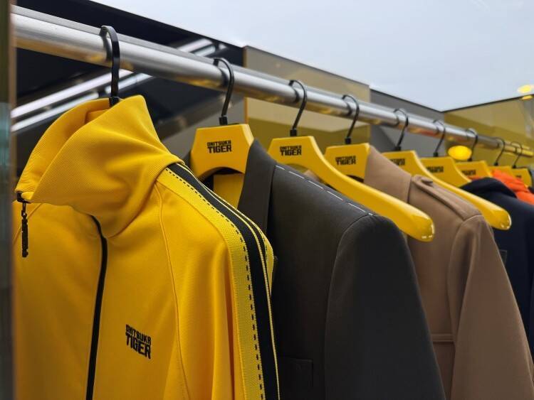 オニツカタイガー、世界最大の旗艦店を新宿に──“売る場所”から“ブランドと出会う場所”へ