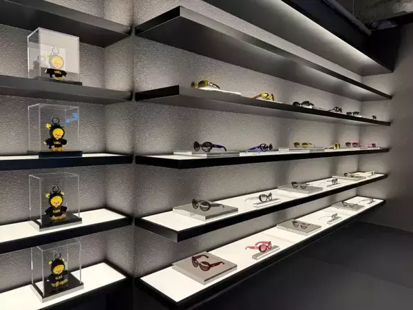 「オニツカタイガー、世界最大の旗艦店を新宿に──“売る場所”から“ブランドと出会う場所”へ」の画像