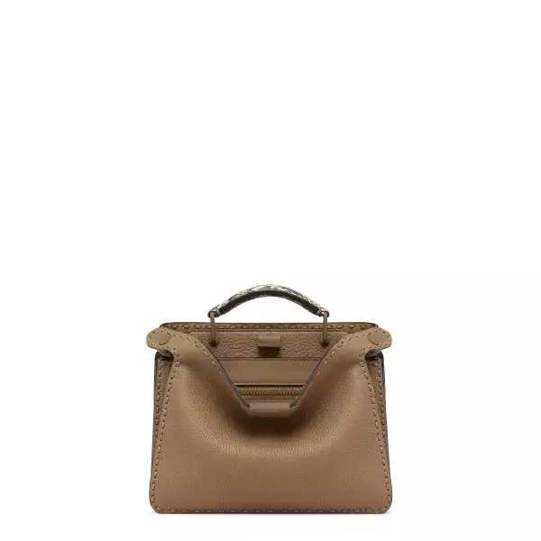 「アイコニックなステッチが際立つ、フェンディの新作「ピーカブー カプセルコレクション」が登場」の画像