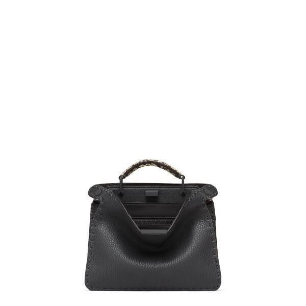 アイコニックなステッチが際立つ、フェンディの新作「ピーカブー カプセルコレクション」が登場