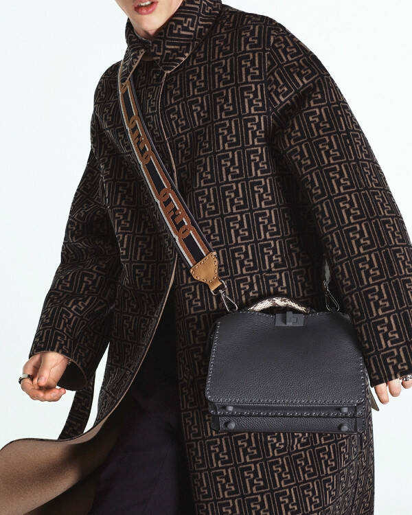 アイコニックなステッチが際立つ、フェンディの新作「ピーカブー カプセルコレクション」が登場