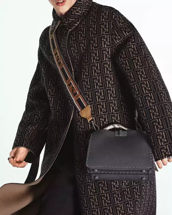 「アイコニックなステッチが際立つ、フェンディの新作「ピーカブー カプセルコレクション」が登場」の画像