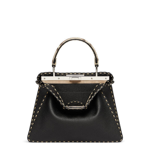 アイコニックなステッチが際立つ、フェンディの新作「ピーカブー カプセルコレクション」が登場