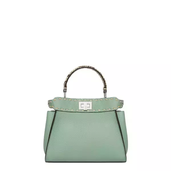 「アイコニックなステッチが際立つ、フェンディの新作「ピーカブー カプセルコレクション」が登場」の画像