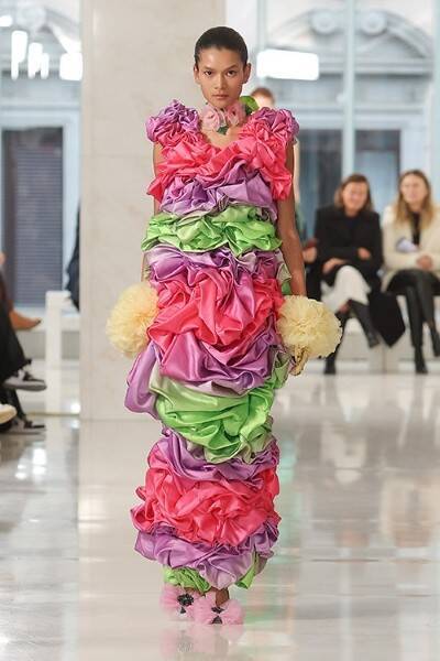 TOMO KOIZUMI × KOTOHOGI──八芳園に咲く“人生の祝福”。ブランド初のウエディングドレスが誕生