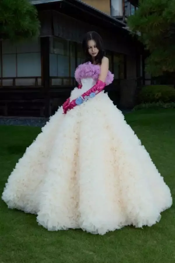 「TOMO KOIZUMI × KOTOHOGI──八芳園に咲く“人生の祝福”。ブランド初のウエディングドレスが誕生」の画像