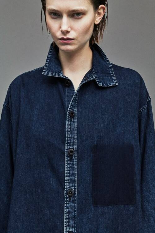 Y’sが提案する「DENIM ESSENTIALS」──構造と佇まいから考える、日常のためのデニム