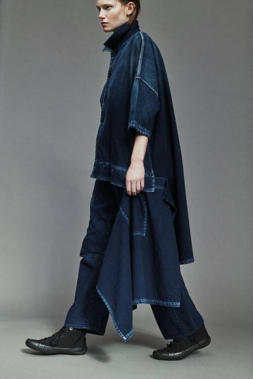 Y’sが提案する「DENIM ESSENTIALS」──構造と佇まいから考える、日常のためのデニム