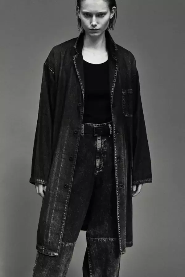 「Y’sが提案する「DENIM ESSENTIALS」──構造と佇まいから考える、日常のためのデニム」の画像