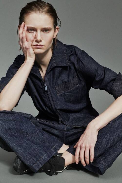 Y’sが提案する「DENIM ESSENTIALS」──構造と佇まいから考える、日常のためのデニム