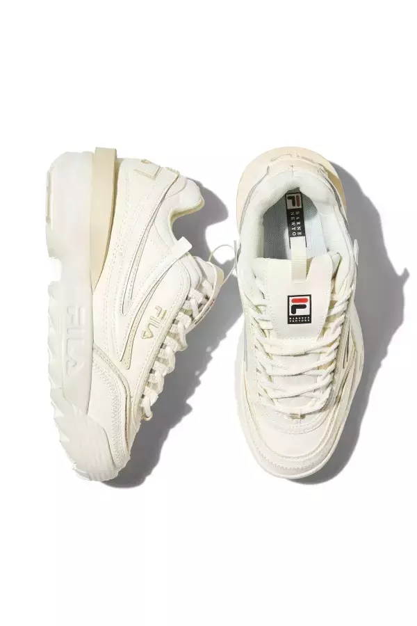 「バーニーズとフィラのコラボスニーカーが限定発売。 モダンな質感とアイコニックなデザインを表現」の画像