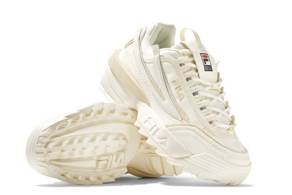 バーニーズとフィラのコラボスニーカーが限定発売。 モダンな質感とアイコニックなデザインを表現