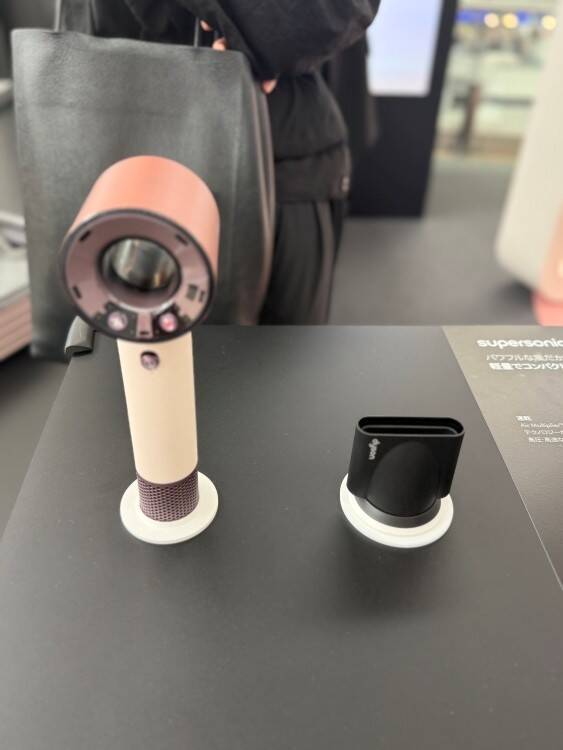 ダイソンが提案する“移動する身支度”。羽田空港で体験する「Supersonic™ Travel」という選択