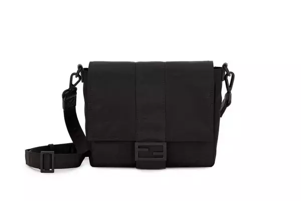 「フェンディからリサイクルナイロン「エコニール®」を使用した新作バッグ『バゲット メッセンジャー』を発表」の画像