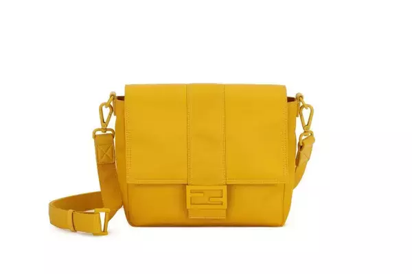 「フェンディからリサイクルナイロン「エコニール®」を使用した新作バッグ『バゲット メッセンジャー』を発表」の画像