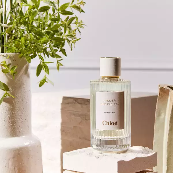 「クロエから花々が織りなす芸術的な香りを表現する12種のフレグランスが誕生」の画像