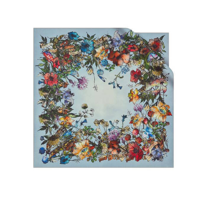 ターバンやヘッドバンドに、今秋冬シーズン大注目! 様々な表情にエレガンスと大胆さをもたらすディオールのシルクスカーフ