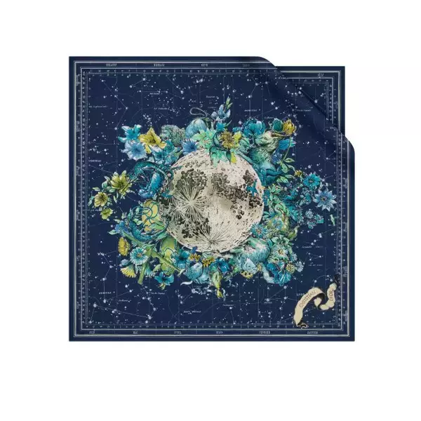 「ターバンやヘッドバンドに、今秋冬シーズン大注目! 様々な表情にエレガンスと大胆さをもたらすディオールのシルクスカーフ」の画像