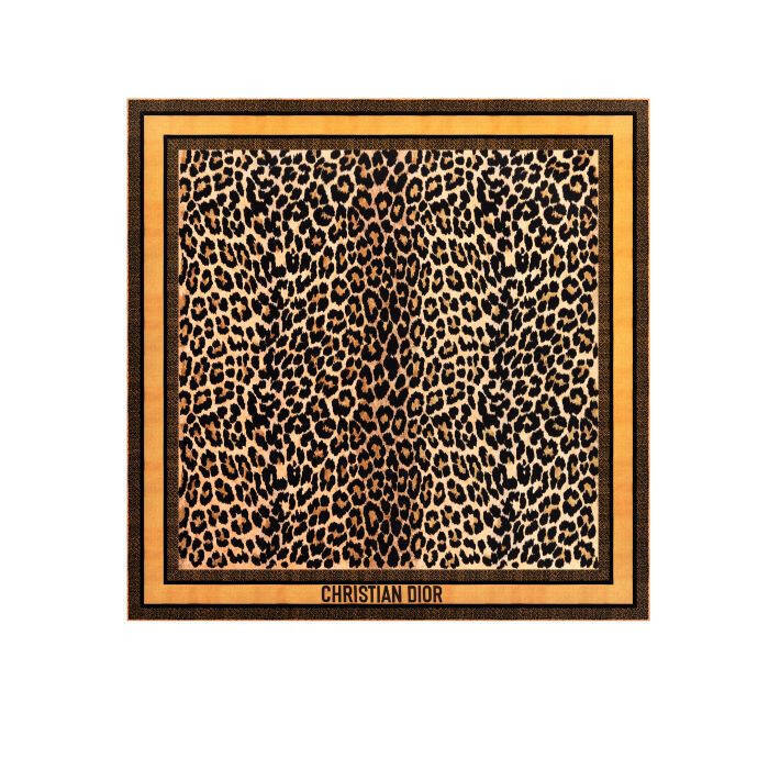 ターバンやヘッドバンドに、今秋冬シーズン大注目! 様々な表情にエレガンスと大胆さをもたらすディオールのシルクスカーフ