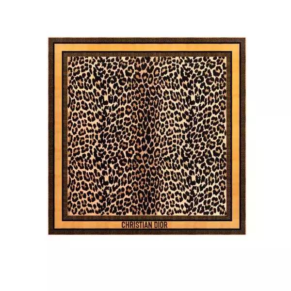 「ターバンやヘッドバンドに、今秋冬シーズン大注目! 様々な表情にエレガンスと大胆さをもたらすディオールのシルクスカーフ」の画像