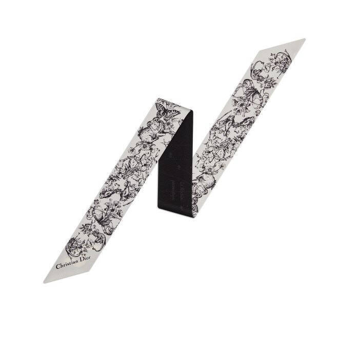 ターバンやヘッドバンドに、今秋冬シーズン大注目! 様々な表情にエレガンスと大胆さをもたらすディオールのシルクスカーフ