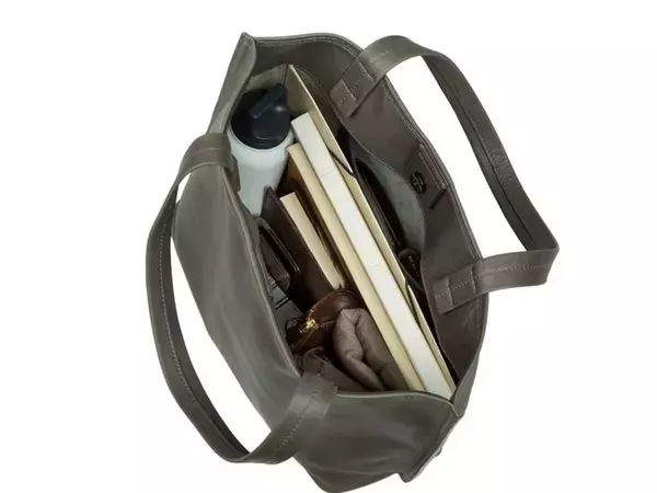 「夏コーデの差し色に。土屋鞄製造所から柔らかな質感の国産牛革を使用したトートバッグが登場」の画像