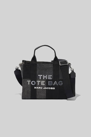 デニム素材でアップデートしたマーク ジェイコブスの人気トートバッグに新色ブラックが登場