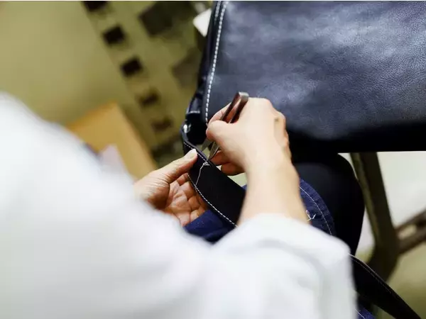 「土屋鞄製造所から幅広い機能性を備え丈夫で長く使える国産牛革のメンズ鞄シリーズが登場」の画像