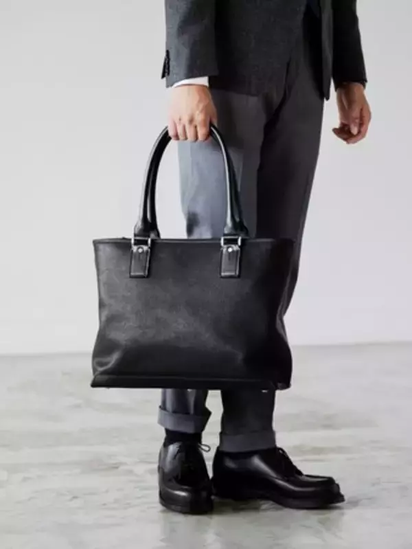 「土屋鞄製造所から幅広い機能性を備え丈夫で長く使える国産牛革のメンズ鞄シリーズが登場」の画像