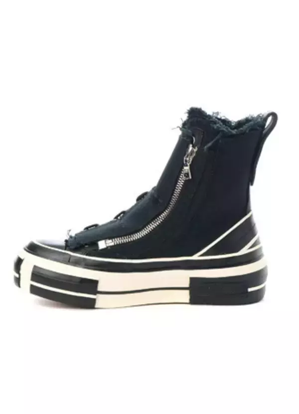 「Y'sとxVesselによる、フロントがパーツで覆われた特徴のある見た目のハイカットスニーカーが登場」の画像